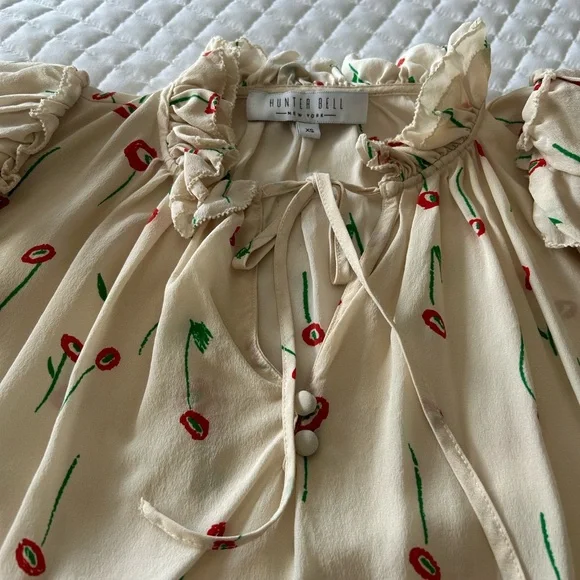 Hunter Bell Cream Cap Sleeve Blouse with Bib Collar - Picture 4 of 6